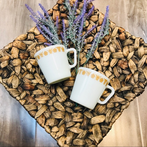 Pyrex Other - 🔥4 for $25🔥 PYREX butterfly gold mugs (2)